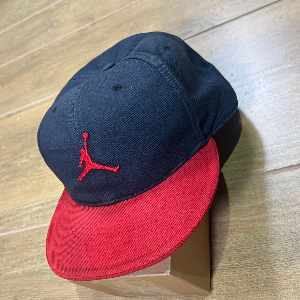 Jordan Jumpman Flat Brim Baseball Cap Navy Red 192169-010 Size 8